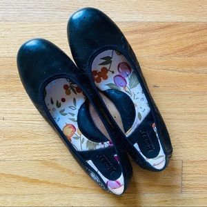 LIKE NEW Born Black ‘Julianne’ Flats